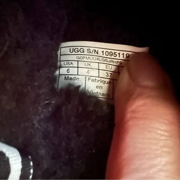 UGG Black Fluff Yeah Slippers size 6 slides womens - Picture 4 of 9